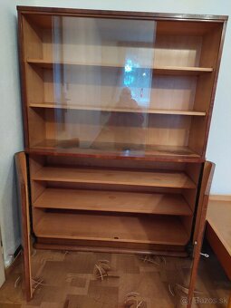 Skriňa s vitrinou - 2