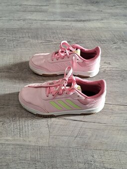 Dievčenské halové tenisky. - 2