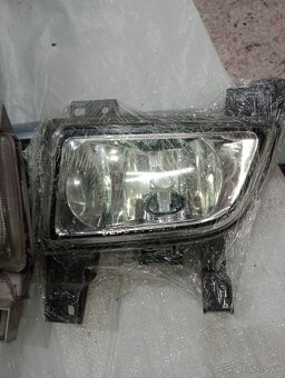 Mazda 323f z roku 2001-náhradné diely - 2