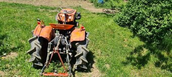 Kubota B7000E - 2