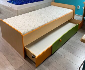 Posteľ so šuflíkom + matrac - 2