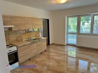 Na prenájom 2 izbový byt s balkónom a garážou v Lučenci - 2