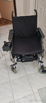 Invalidny vozík. - 2