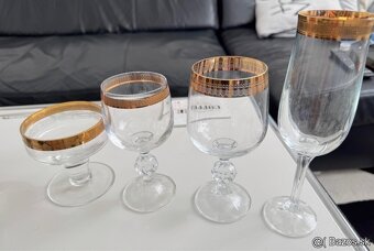 Poháre so zlatým okrajom - 2