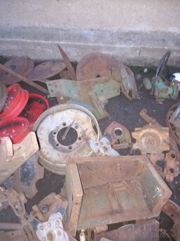 Traktor zetor diely - 2