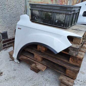 Audi Q7 Pravý blatnik - 2