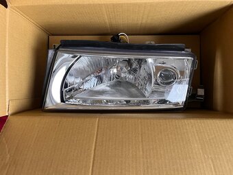 Predám Škoda Octavia I H4/H3 predné svetlá - 2