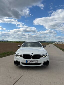 BMW M550i xDrive - 2