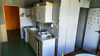 Na predaj 2-izbový (60,30 m²) byt v centre Lučenca s loggiou - 2