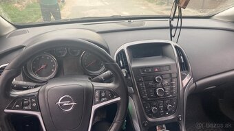 Predám alebo vymením Opel Astra 1.5 Turbo 104kw rv 2012 - 2