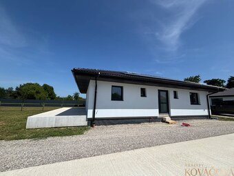Na predaj novostavba – moderný bungalov v obci Podlužany - 2