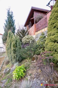 Na predaj záhradná chatka v retro štýle s upravenou záhradou - 2