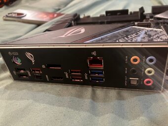 Asus Rog Strix z390 - f gaming + i7 9700k - 2