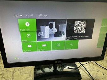 Predám tuto hernú xbox 360 s konzolu - 2