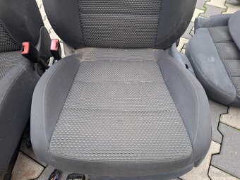 VW golf V.  Sedačky vyhrievané. - 2