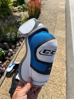 Hokejová vystroj - 2