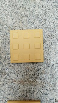 Predám protišmykové dlaždice 10 x 10 cm - 2