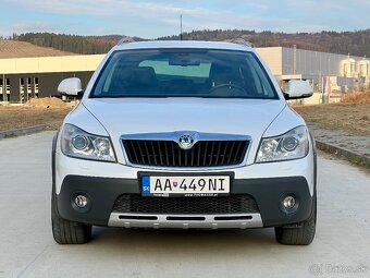 Škoda Octavia Combi Scout 2.0 TDI 4x4 Xenon Alcantara - 2
