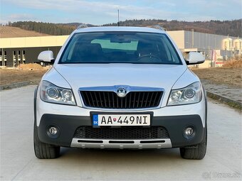 Škoda Octavia Combi Scout 2.0 TDI 4x4 Xenon Alcantara - 2