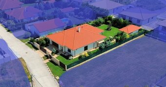Nadčasový 4-izbovy RD – bungalov len 15 min od BA - 2