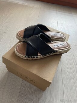 Steve Madden Šľapky - 2