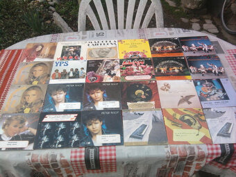 Staré krátkohrajúce malé SP vinylové Platne éry ČSSR - 2