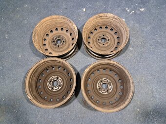 Plechove disky Toyota R15 + puklice - 2