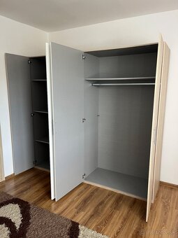Šatniková skriňa - 2