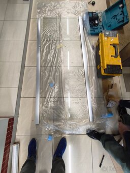 Sklenené stienky+ukotvovacie profily. - 2