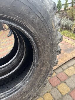Gumy continental 335/80 R 20 - 2