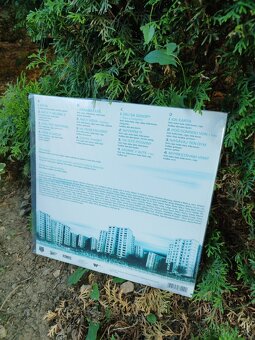 H16 - Kvalitný materiál (vinyl LP) - 2