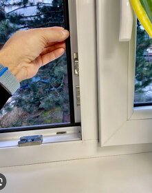 Okna , dvere a žalúzie – profesionálna oprava  - 2