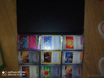 Pokémon album s V/VMAX + zlatý tréner – 30 € (pôvodne 67 €) - 2