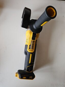DEWALT DCG405 AKU UHLOVA BRUSKA - 2