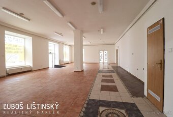 PRENÁJOM Obchodný priestor 100m2 na Námestí Sv. Egídia - - 2