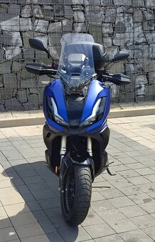 Honda ADV 350, 7/2024, 8200km, kúp. v SR. - 2