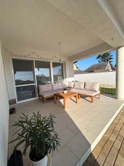 Unikátny 4 izbový rodinný dom pri jazere, kompletne zariaden - 2