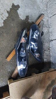 Megane 3 predne svetla - 2