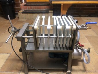 Nerezový filter na víno - 2