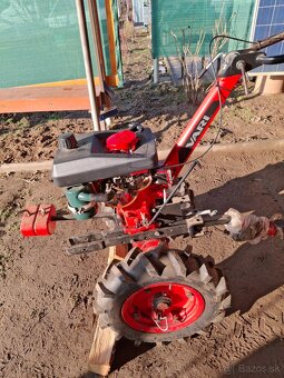 Predam traktor Vari - 2