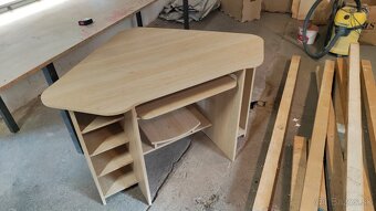 Predám rohový písací stolík - 2