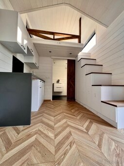 Tiny house skladom - dostupný hned, rozmer 8x3 - 2
