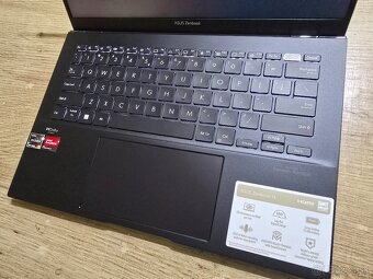 ASUS Zenbook 14 model 2025 v Top Stave s Ryzen 5 procesorom - 2