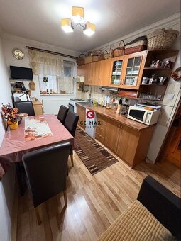 Na predaj:  2,5-izbový tehlový byt – Komenského ulica, Trebi - 2