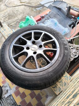 Elektróny 15 , 4 x 108 - 2