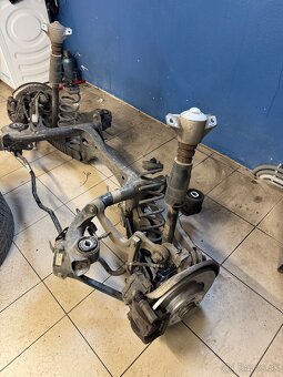 Zadna náprava Audi a4 b9 - 2