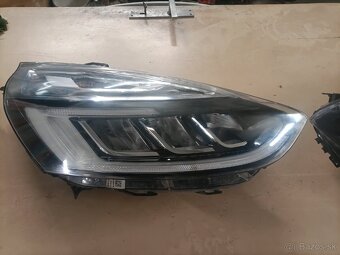 Svetlá par clio - 2