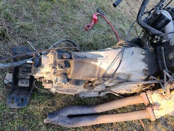 Predam/rozpredám motor M102.982 - 2