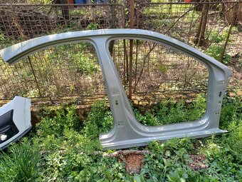 Škoda octavia 4 dvere , bočnica - 2