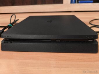 Playstation 4 + 3 kontroller + hra Dying light 2 - 2